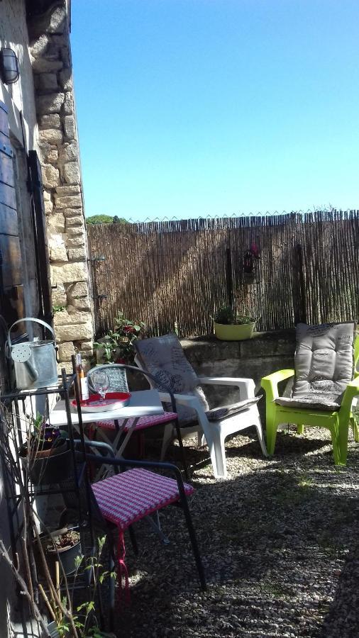 Petite Maison Dans La Campagne A 10 Mn A Pied Du Centre Ville Arles Buitenkant foto